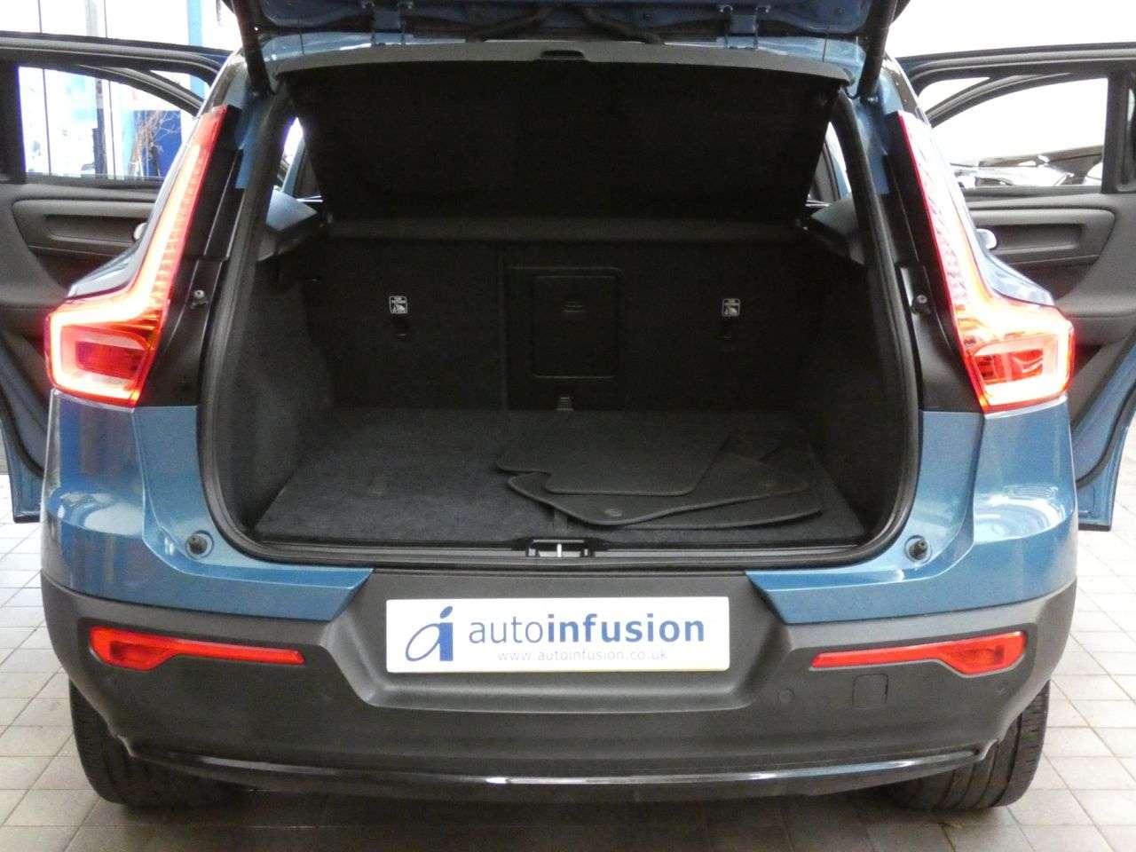 2022 VOLVO XC40 2022 VOLVO XC40