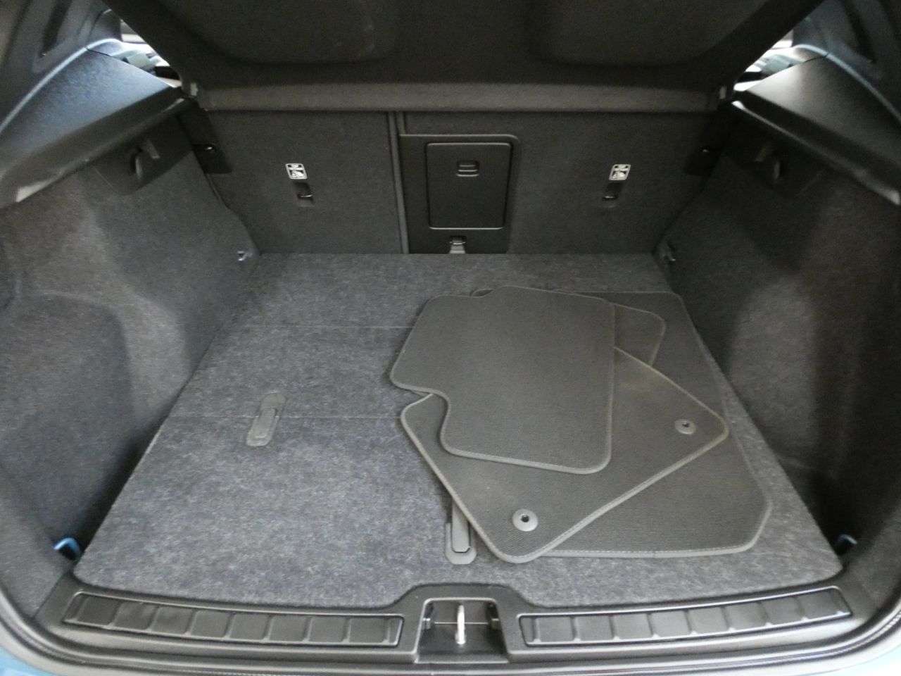 2022 VOLVO XC40 2022 VOLVO XC40