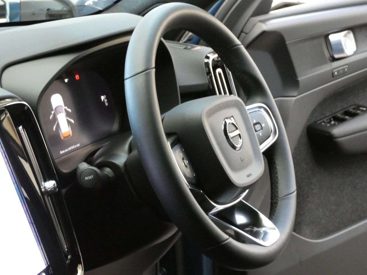 2022 VOLVO XC40 2022 VOLVO XC40