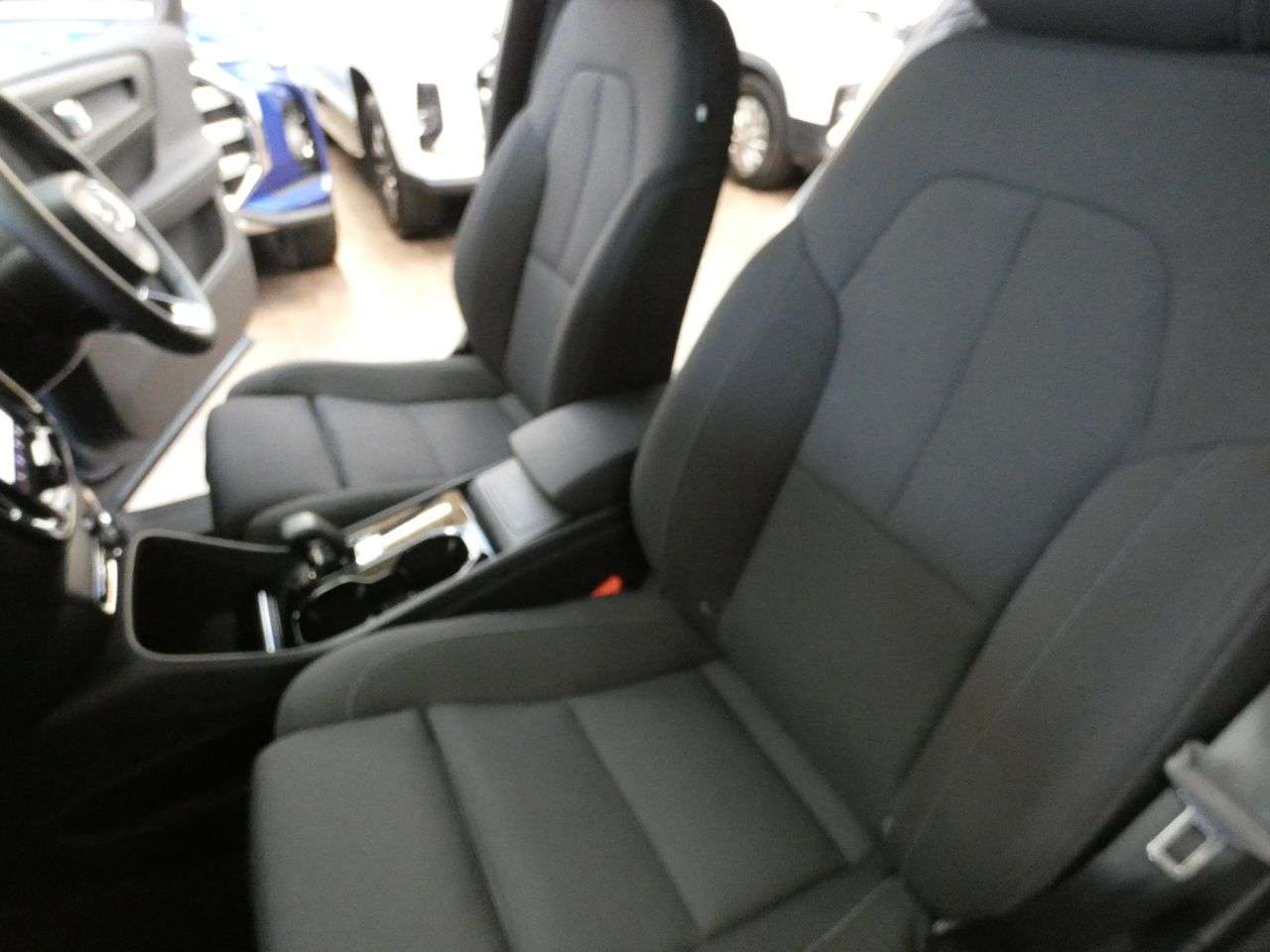 2022 VOLVO XC40 2022 VOLVO XC40