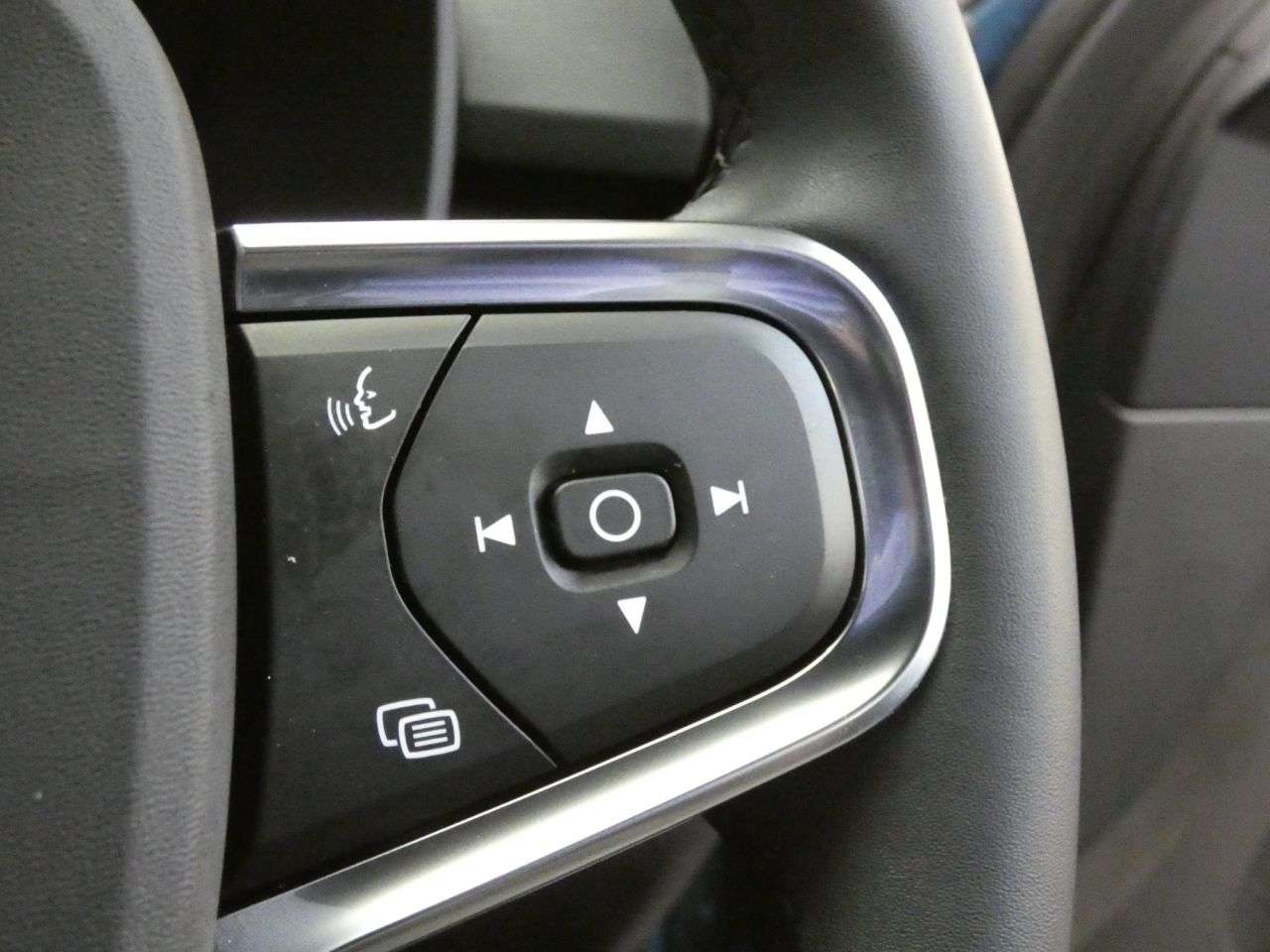 2022 VOLVO XC40 2022 VOLVO XC40