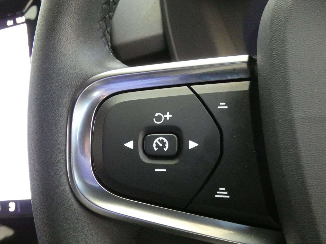 2022 VOLVO XC40 2022 VOLVO XC40