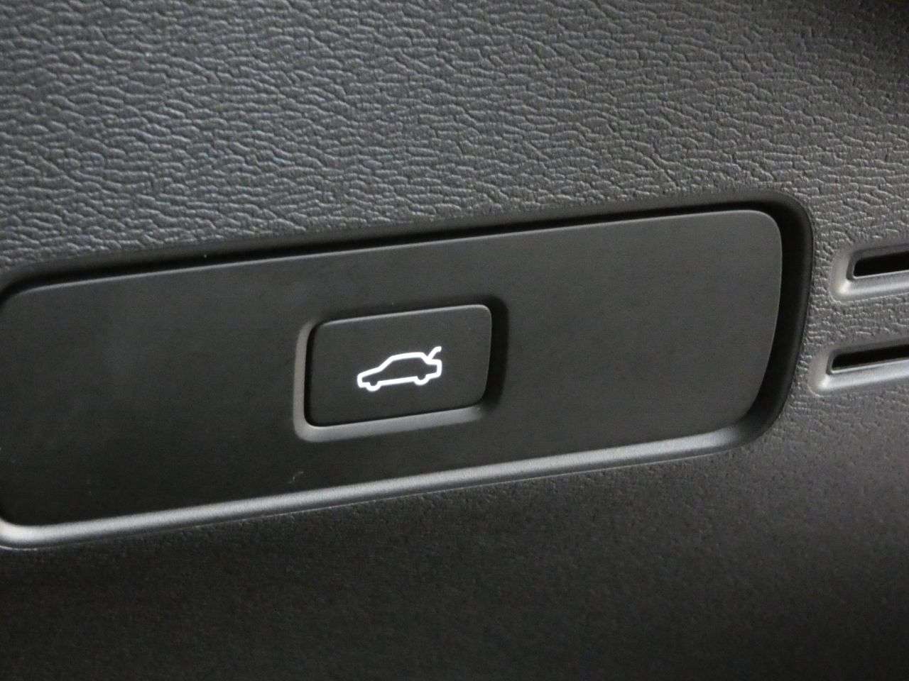 2022 VOLVO XC40 2022 VOLVO XC40