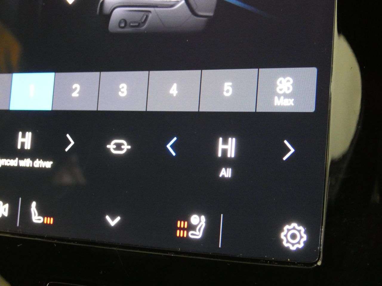 2022 VOLVO XC40 2022 VOLVO XC40