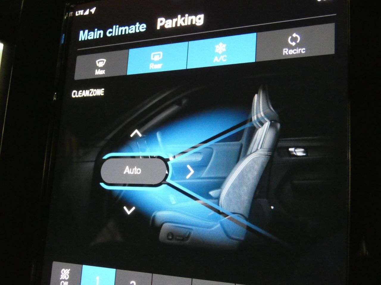 2022 VOLVO XC40 2022 VOLVO XC40