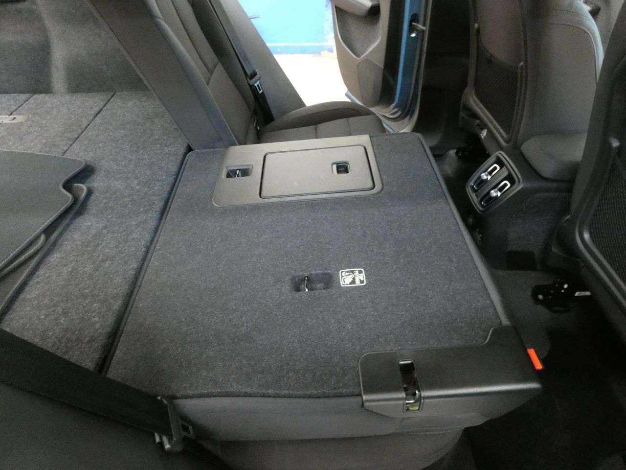 2022 VOLVO XC40 2022 VOLVO XC40