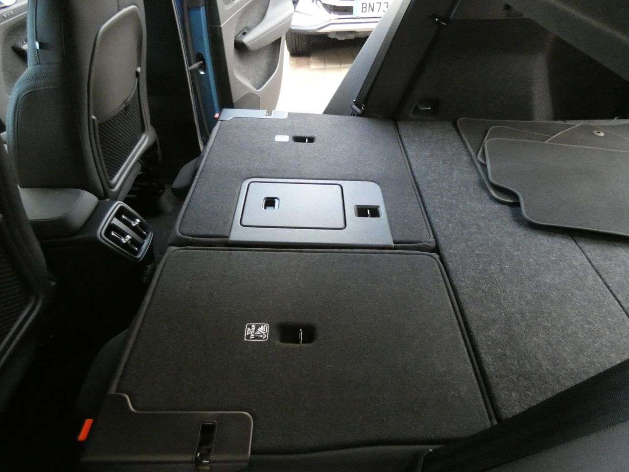 2022 VOLVO XC40 2022 VOLVO XC40