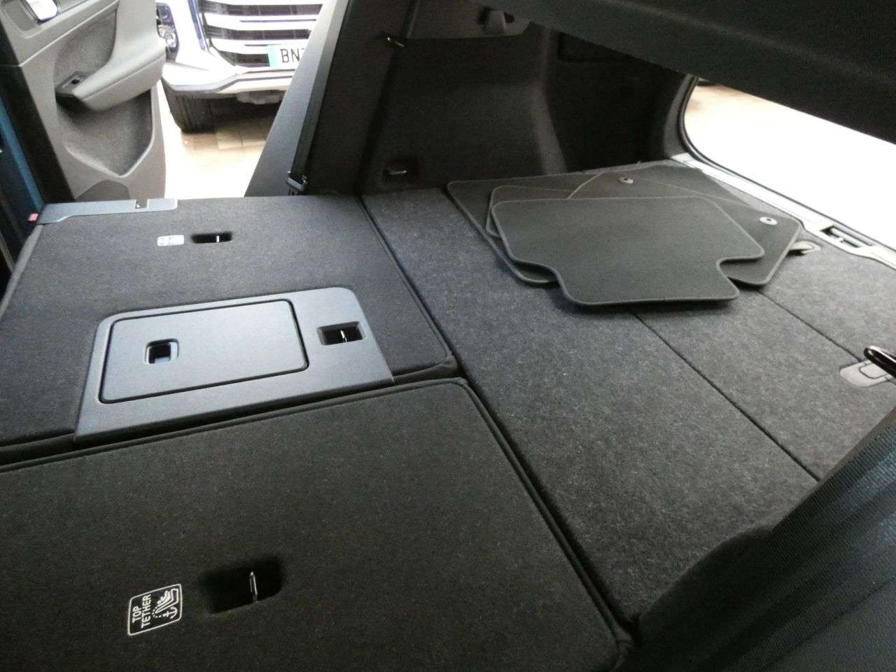 2022 VOLVO XC40 2022 VOLVO XC40