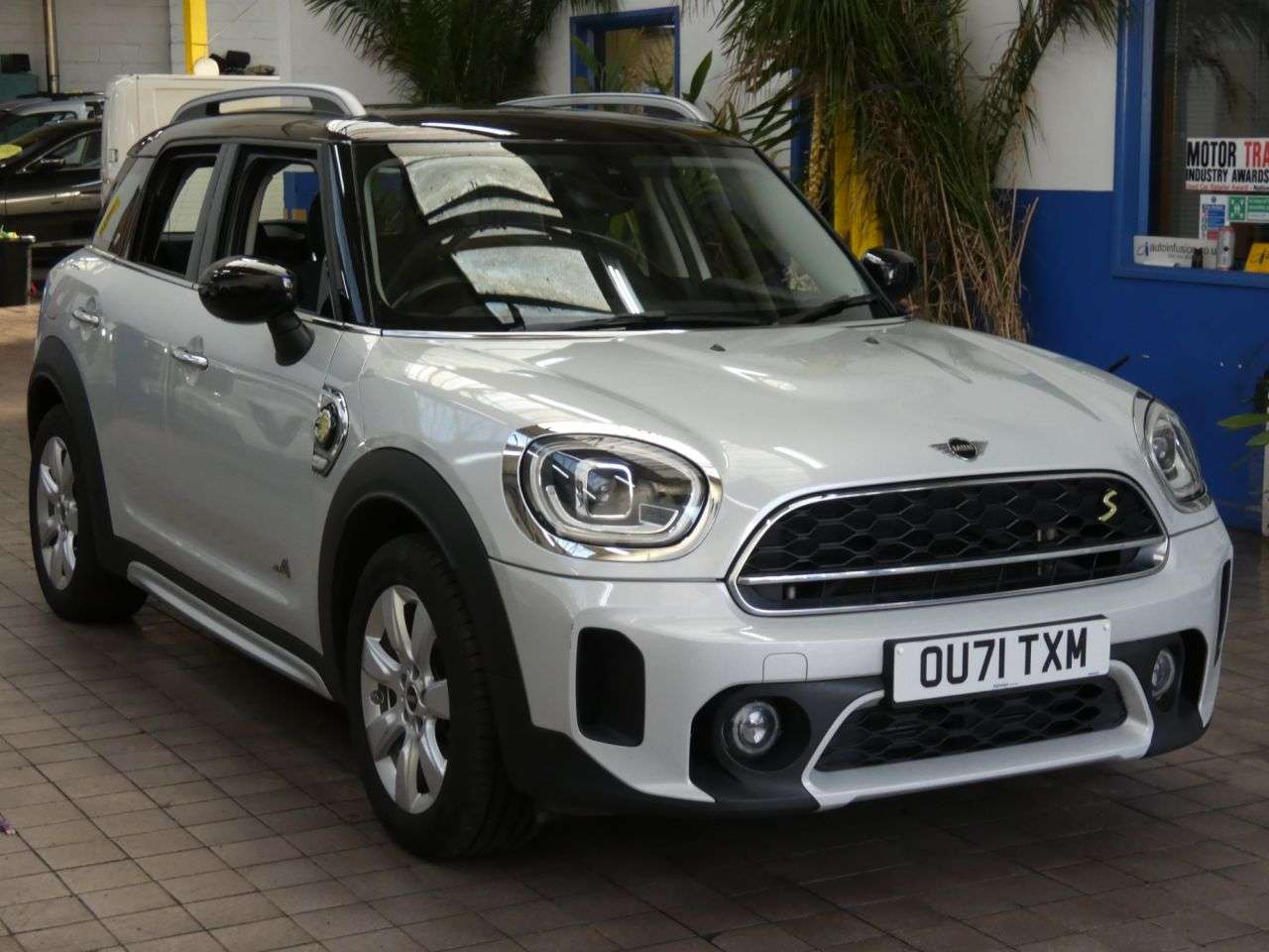 A 2021 MINI COUNTRYMAN 1.5 10kWh Cooper SE Classic SUV 5dr Petrol Plug-in Hybrid Auto ALL4 Euro 6 A 2021 MINI COUNTRYMAN 1.5 10kWh Cooper SE Classic SUV 5dr Petrol Plug-in Hybrid Auto ALL4 Euro 6