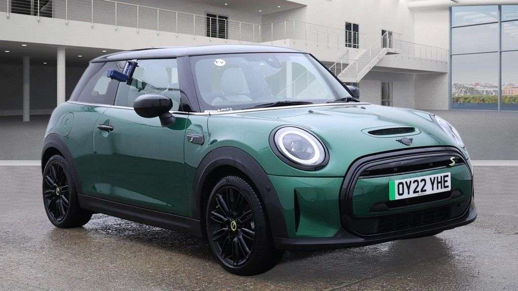 A 2022 MINI ELECTRIC HATCH Cooper SE 32.6kWh Level 3 Hatchback 3dr Electric Auto (184 ps) STUNNING EXA A 2022 MINI ELECTRIC HATCH Cooper SE 32.6kWh Level 3 Hatchback 3dr Electric Auto (184 ps) STUNNING EXA