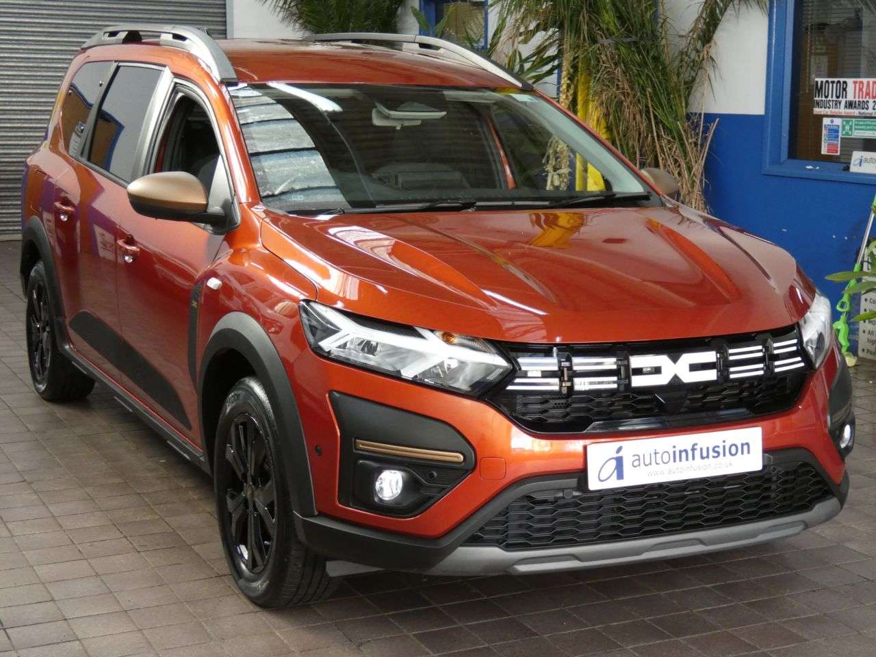 A 2025 DACIA JOGGER 1.6 Hybrid EXTREME MPV 5dr Petrol Hybrid Auto Euro 6 (s/s) (140 ps) 1 OWNER A 2025 DACIA JOGGER 1.6 Hybrid EXTREME MPV 5dr Petrol Hybrid Auto Euro 6 (s/s) (140 ps) 1 OWNER