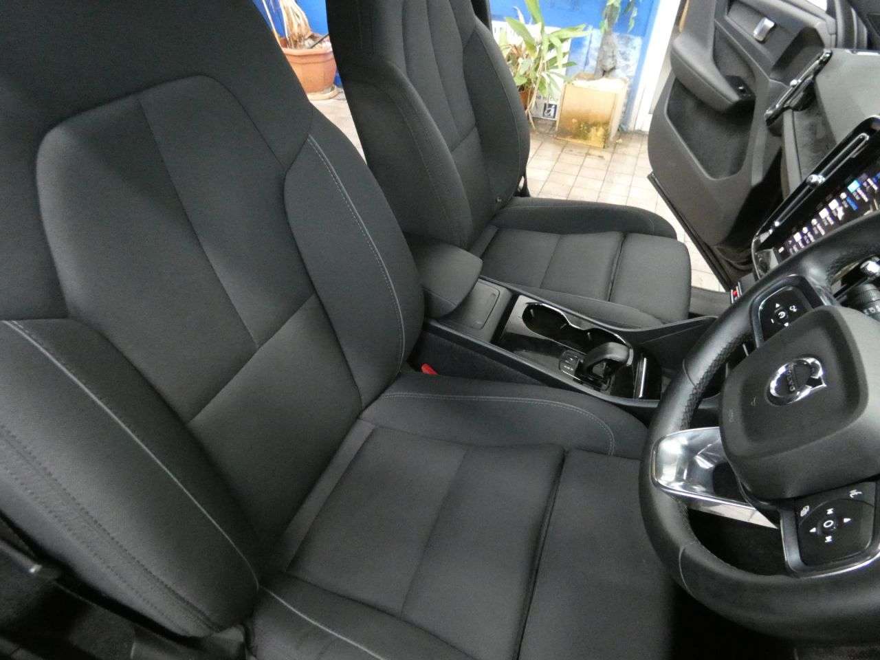 2022 VOLVO XC40 2022 VOLVO XC40