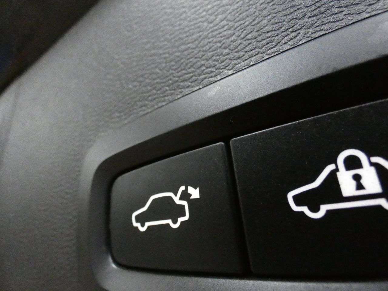 2022 VOLVO XC40 2022 VOLVO XC40