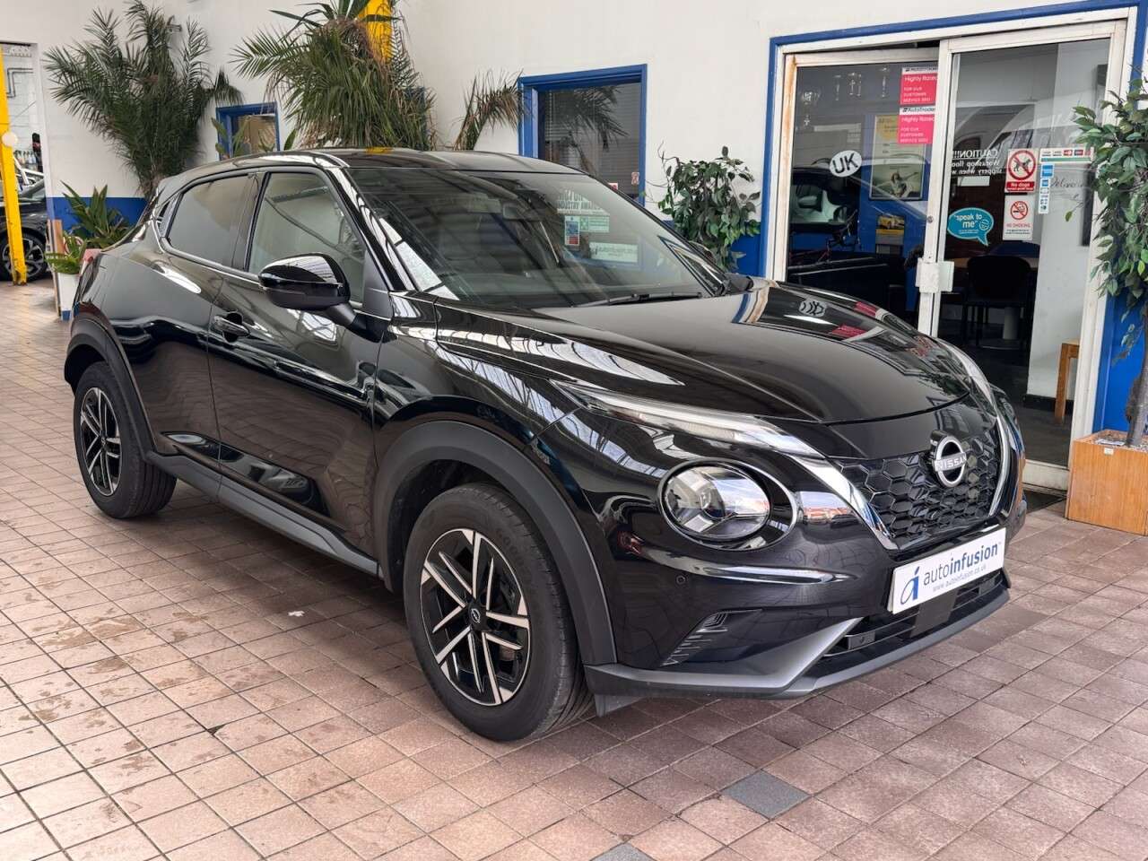 A 2025 NISSAN JUKE 1.6 N-Connecta SUV 5dr Petrol Hybrid Auto Euro 6 (143 ps) GENUINE LOW MILES A 2025 NISSAN JUKE 1.6 N-Connecta SUV 5dr Petrol Hybrid Auto Euro 6 (143 ps) GENUINE LOW MILES