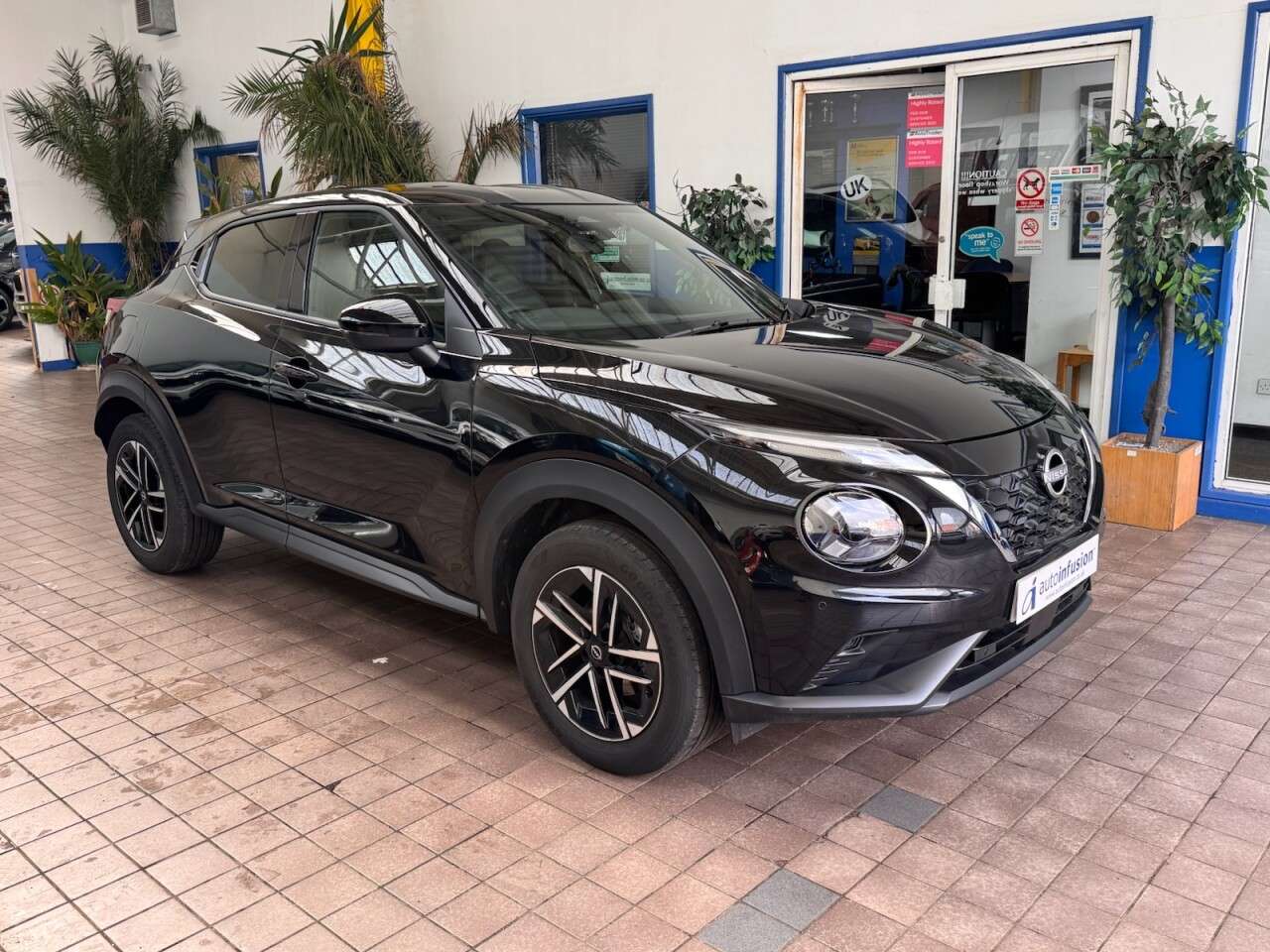 A 2025 NISSAN JUKE 1.6 N-Connecta SUV 5dr Petrol Hybrid Auto Euro 6 (143 ps) GENUINE LOW MILES A 2025 NISSAN JUKE 1.6 N-Connecta SUV 5dr Petrol Hybrid Auto Euro 6 (143 ps) GENUINE LOW MILES