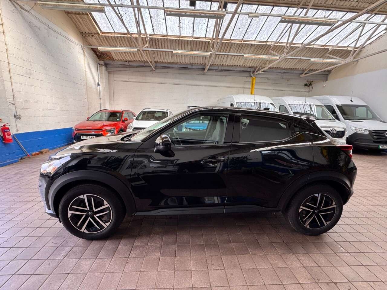 A 2025 NISSAN JUKE 1.6 N-Connecta SUV 5dr Petrol Hybrid Auto Euro 6 (143 ps) GENUINE LOW MILES A 2025 NISSAN JUKE 1.6 N-Connecta SUV 5dr Petrol Hybrid Auto Euro 6 (143 ps) GENUINE LOW MILES
