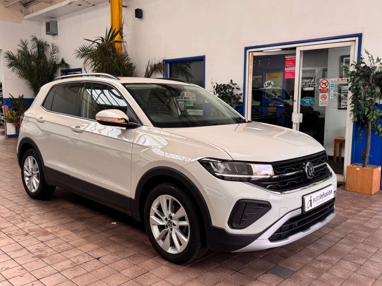 A 2025 VOLKSWAGEN T-CROSS 1.0 TSI Match SUV 5dr Petrol DSG Euro 6 (s/s) (115 ps) AIR CON CARPLAY CAME A 2025 VOLKSWAGEN T-CROSS 1.0 TSI Match SUV 5dr Petrol DSG Euro 6 (s/s) (115 ps) AIR CON CARPLAY CAME