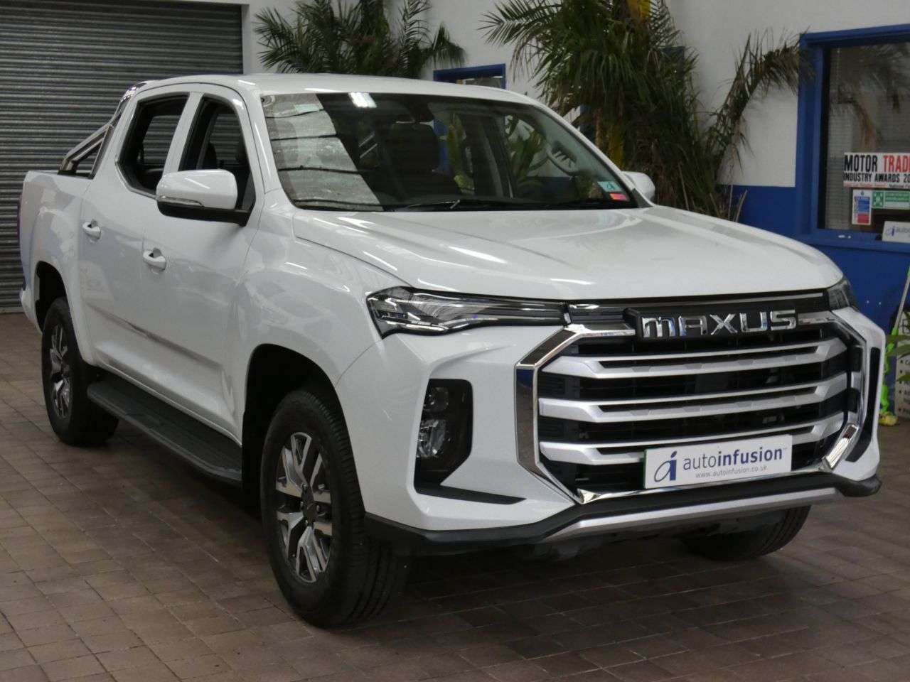 A 2023 MAXUS T90EV 88.5kWh Elite Pickup Double Cab 4dr Electric Auto RWD (177 ps) LOW MILES 1 A 2023 MAXUS T90EV 88.5kWh Elite Pickup Double Cab 4dr Electric Auto RWD (177 ps) LOW MILES 1