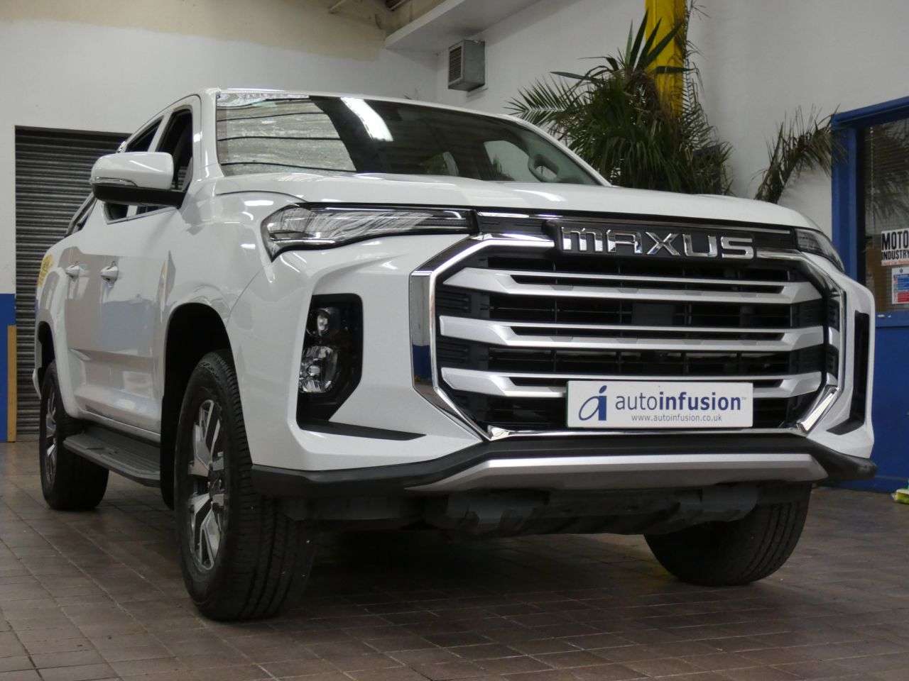 A 2023 MAXUS T90EV 88.5kWh Elite Pickup Double Cab 4dr Electric Auto RWD (177 ps) LOW MILES 1 A 2023 MAXUS T90EV 88.5kWh Elite Pickup Double Cab 4dr Electric Auto RWD (177 ps) LOW MILES 1