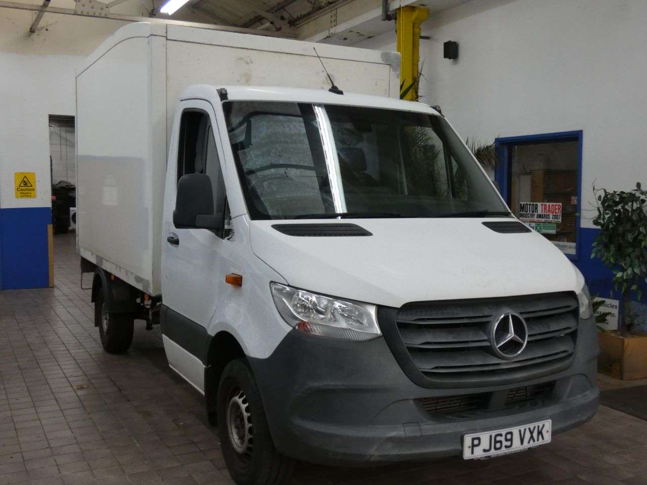 A 2019 MERCEDES-BENZ SPRINTER 2.1 314 CDI Chassis Cab 2dr Diesel Manual RWD L2 Euro 6 (143 ps) SERVICE HI A 2019 MERCEDES-BENZ SPRINTER 2.1 314 CDI Chassis Cab 2dr Diesel Manual RWD L2 Euro 6 (143 ps) SERVICE HI