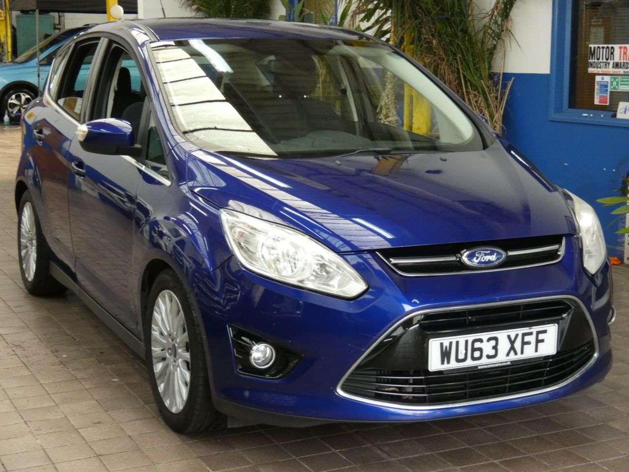 A 2013 FORD C-MAX 1.0T EcoBoost Titanium MPV 5dr Petrol Manual Euro 5 (s/s) (125 ps) NICE TID A 2013 FORD C-MAX 1.0T EcoBoost Titanium MPV 5dr Petrol Manual Euro 5 (s/s) (125 ps) NICE TID