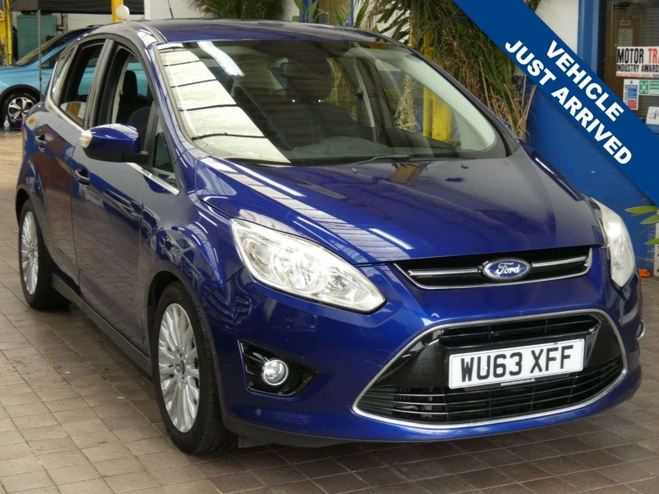 A 2013 FORD C-MAX 1.0T EcoBoost Titanium MPV 5dr Petrol Manual Euro 5 (s/s) (125 ps) NICE TID A 2013 FORD C-MAX 1.0T EcoBoost Titanium MPV 5dr Petrol Manual Euro 5 (s/s) (125 ps) NICE TID