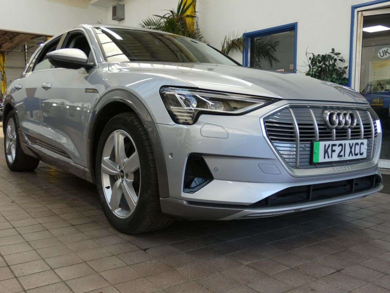 A 2021 AUDI E-TRON 50 Technik SUV 5dr Electric Auto quattro 71.2kWh (11kW Charger) (313 ps) 1 A 2021 AUDI E-TRON 50 Technik SUV 5dr Electric Auto quattro 71.2kWh (11kW Charger) (313 ps) 1