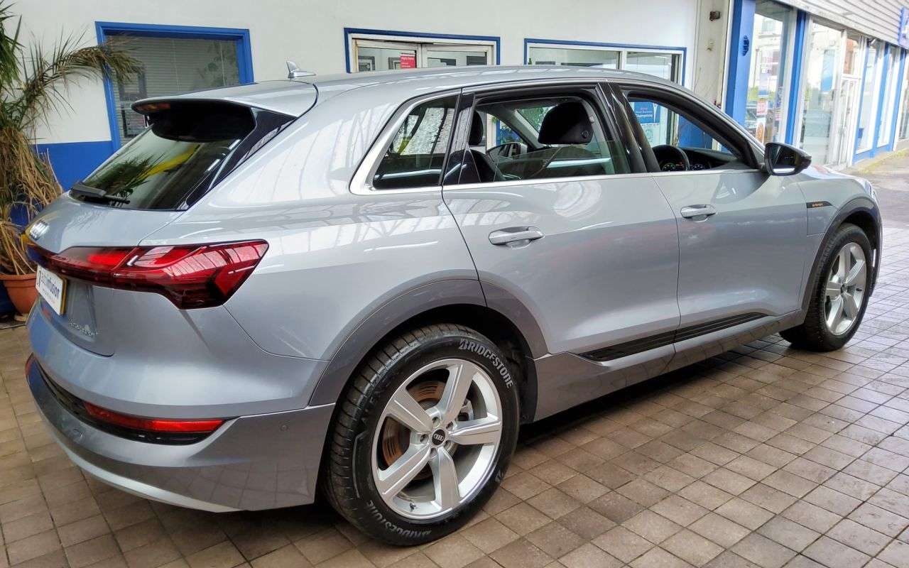 2021 AUDI E-TRON 2021 AUDI E-TRON