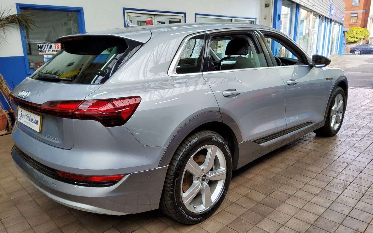 2021 AUDI E-TRON 2021 AUDI E-TRON