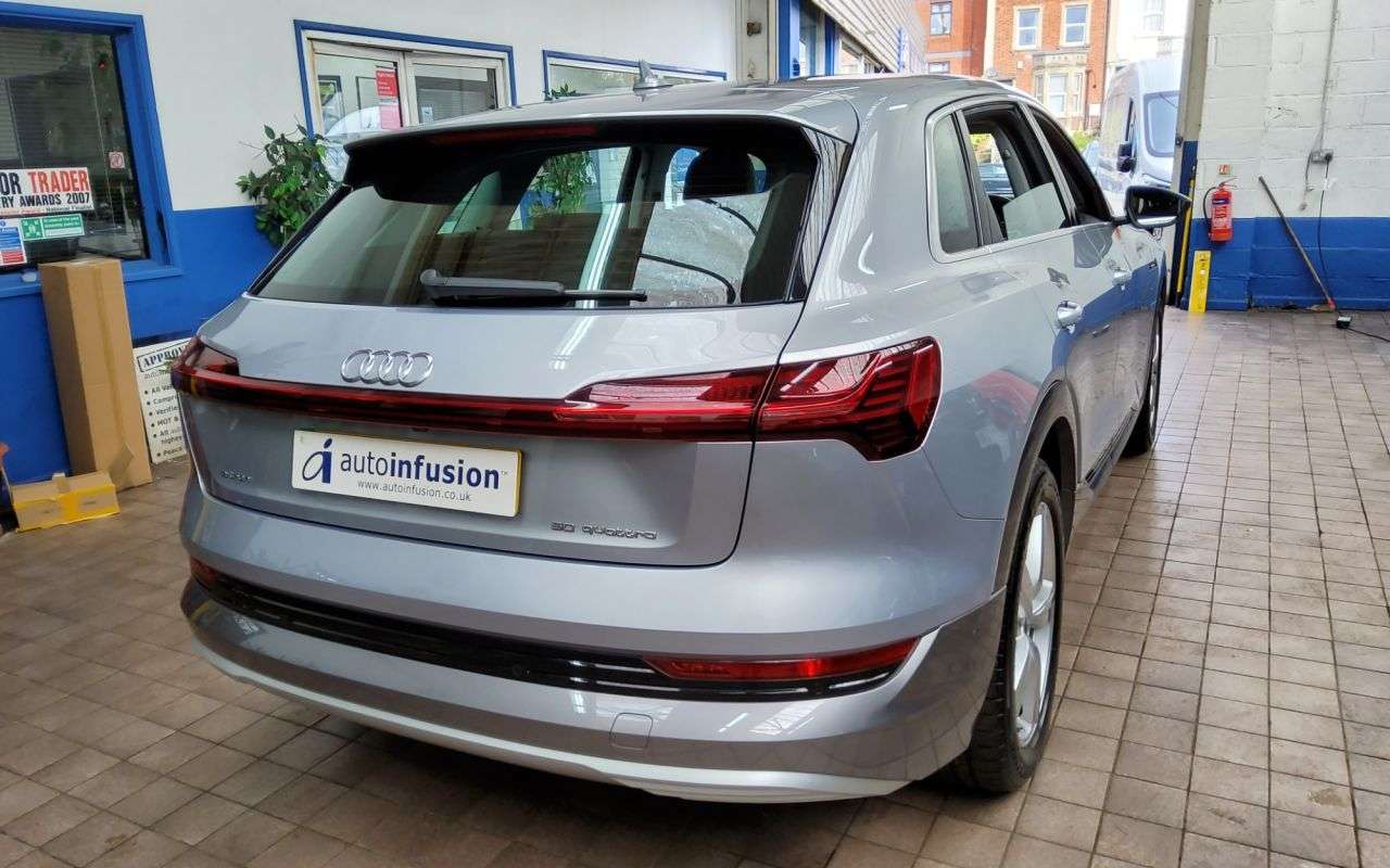 2021 AUDI E-TRON 2021 AUDI E-TRON