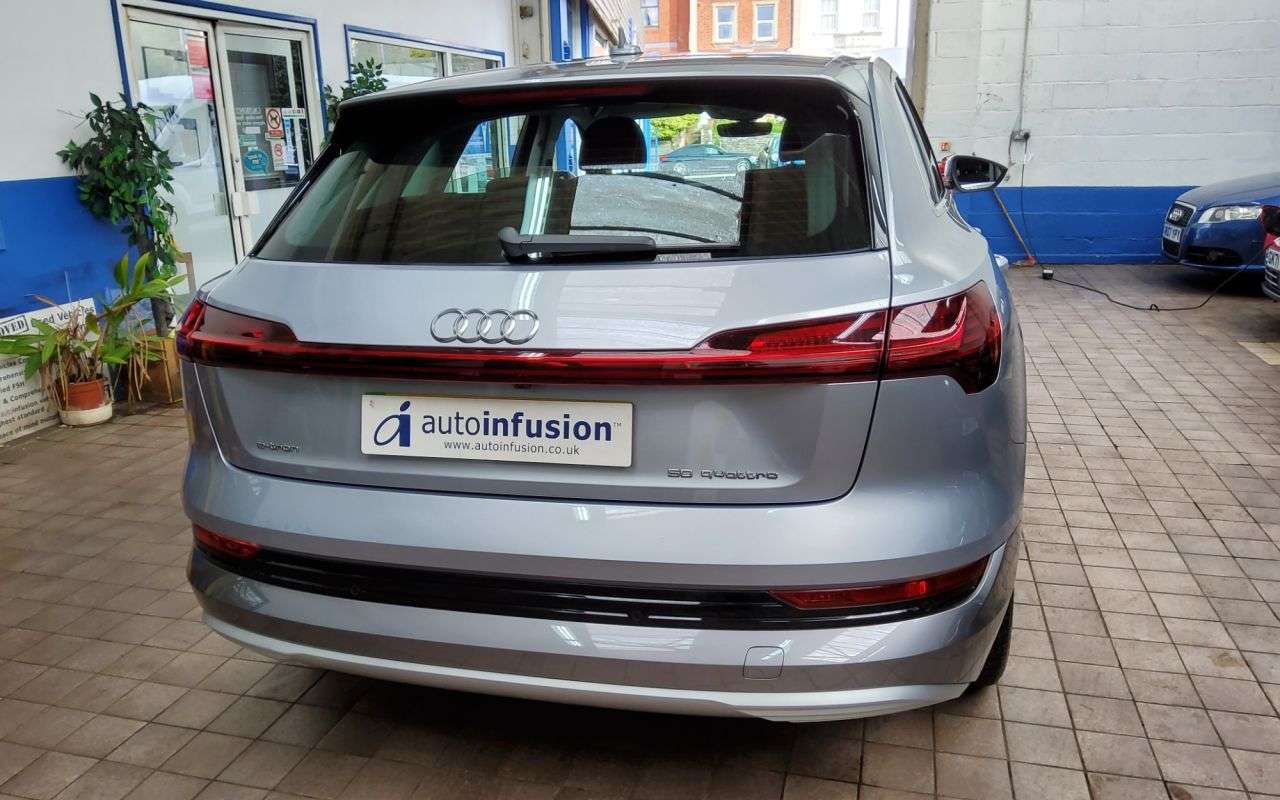 2021 AUDI E-TRON 2021 AUDI E-TRON