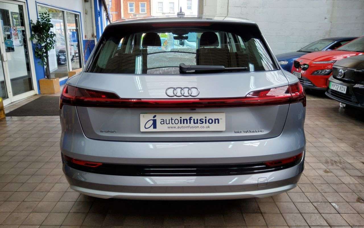 2021 AUDI E-TRON 2021 AUDI E-TRON