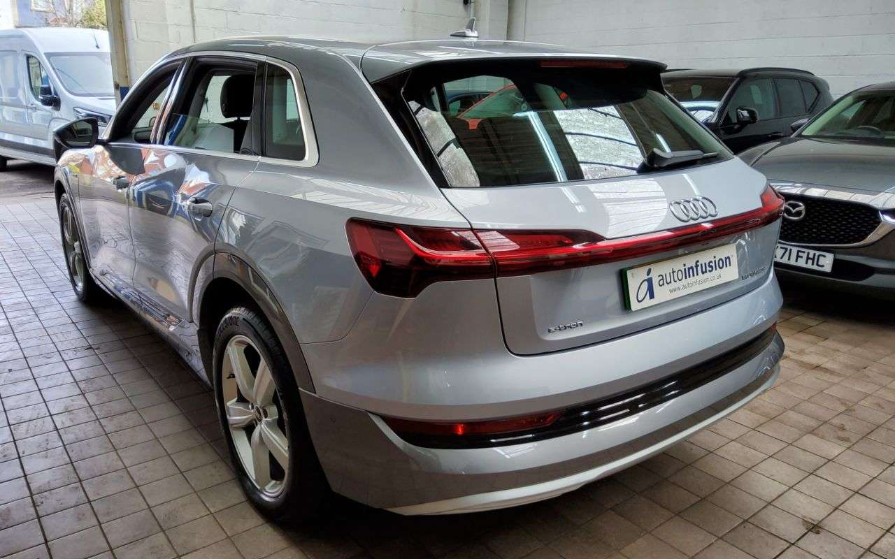 2021 AUDI E-TRON 2021 AUDI E-TRON