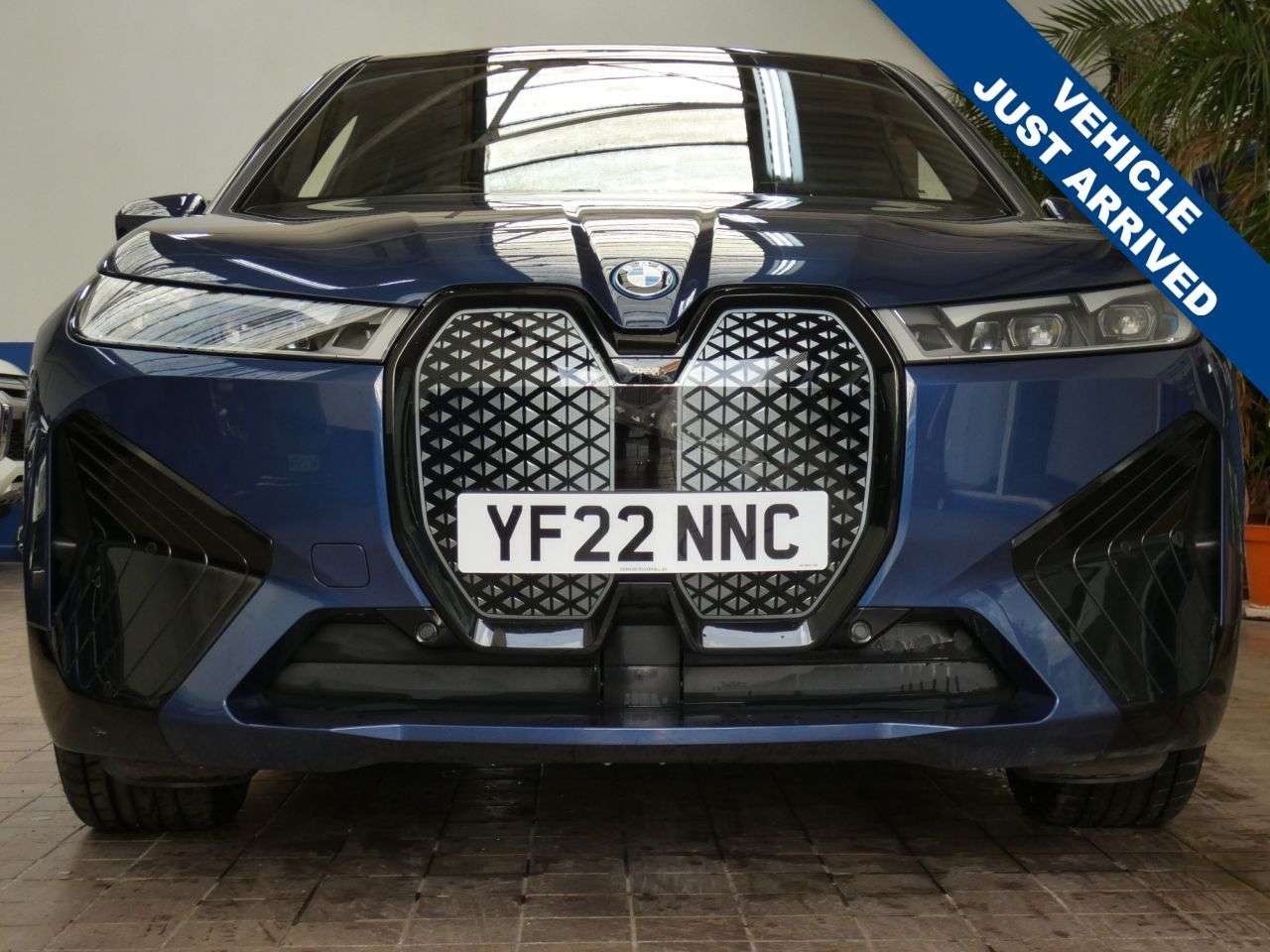 A 2022 BMW IX 40 76.6kWh M Sport SUV 5dr Electric Auto xDrive (326 ps) SKYLOUNGE VISIBILI A 2022 BMW IX 40 76.6kWh M Sport SUV 5dr Electric Auto xDrive (326 ps) SKYLOUNGE VISIBILI