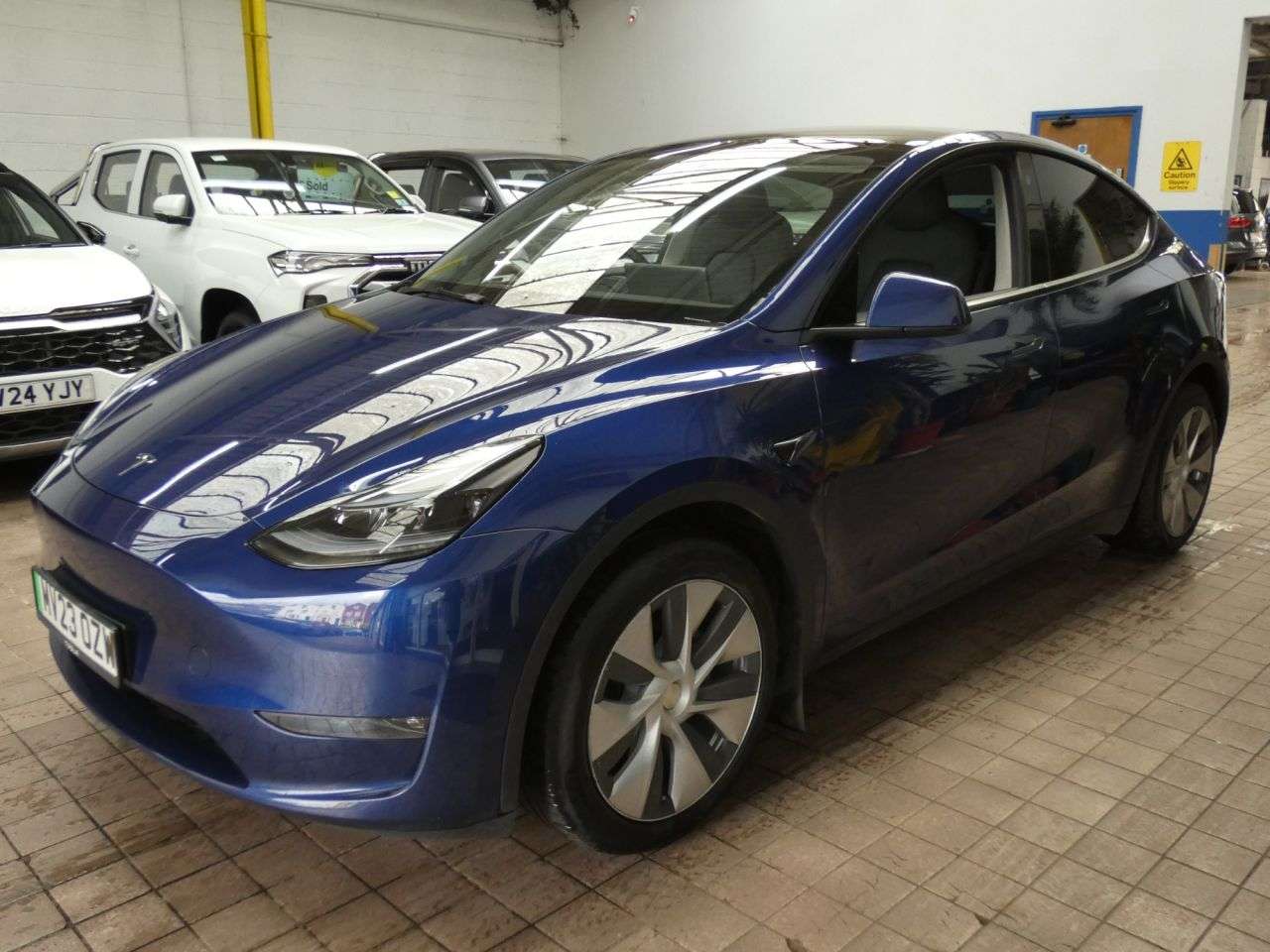 A 2023 TESLA MODEL Y (Dual Motor) Long Range SUV 5dr Electric Auto 4WDE (384 bhp) EXCELLENT EXAM A 2023 TESLA MODEL Y (Dual Motor) Long Range SUV 5dr Electric Auto 4WDE (384 bhp) EXCELLENT EXAM