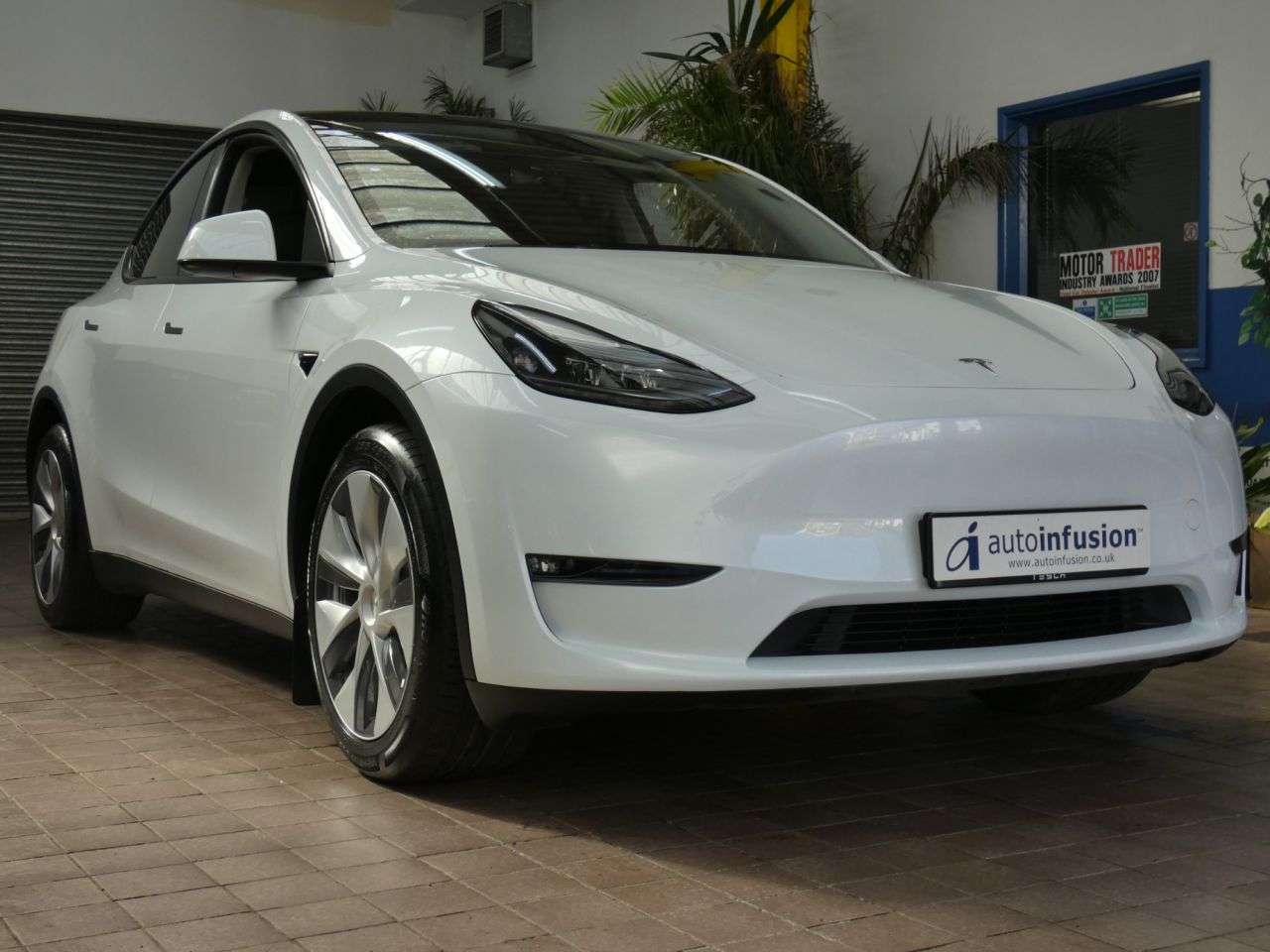 A 2023 TESLA MODEL Y (Dual Motor) Long Range SUV 5dr Electric Auto 4WDE (384 bhp) ALL TESLA UPDA A 2023 TESLA MODEL Y (Dual Motor) Long Range SUV 5dr Electric Auto 4WDE (384 bhp) ALL TESLA UPDA