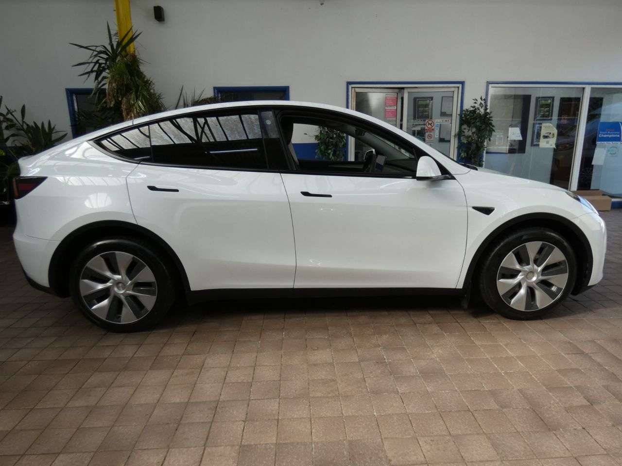 2023 TESLA MODEL Y 2023 TESLA MODEL Y