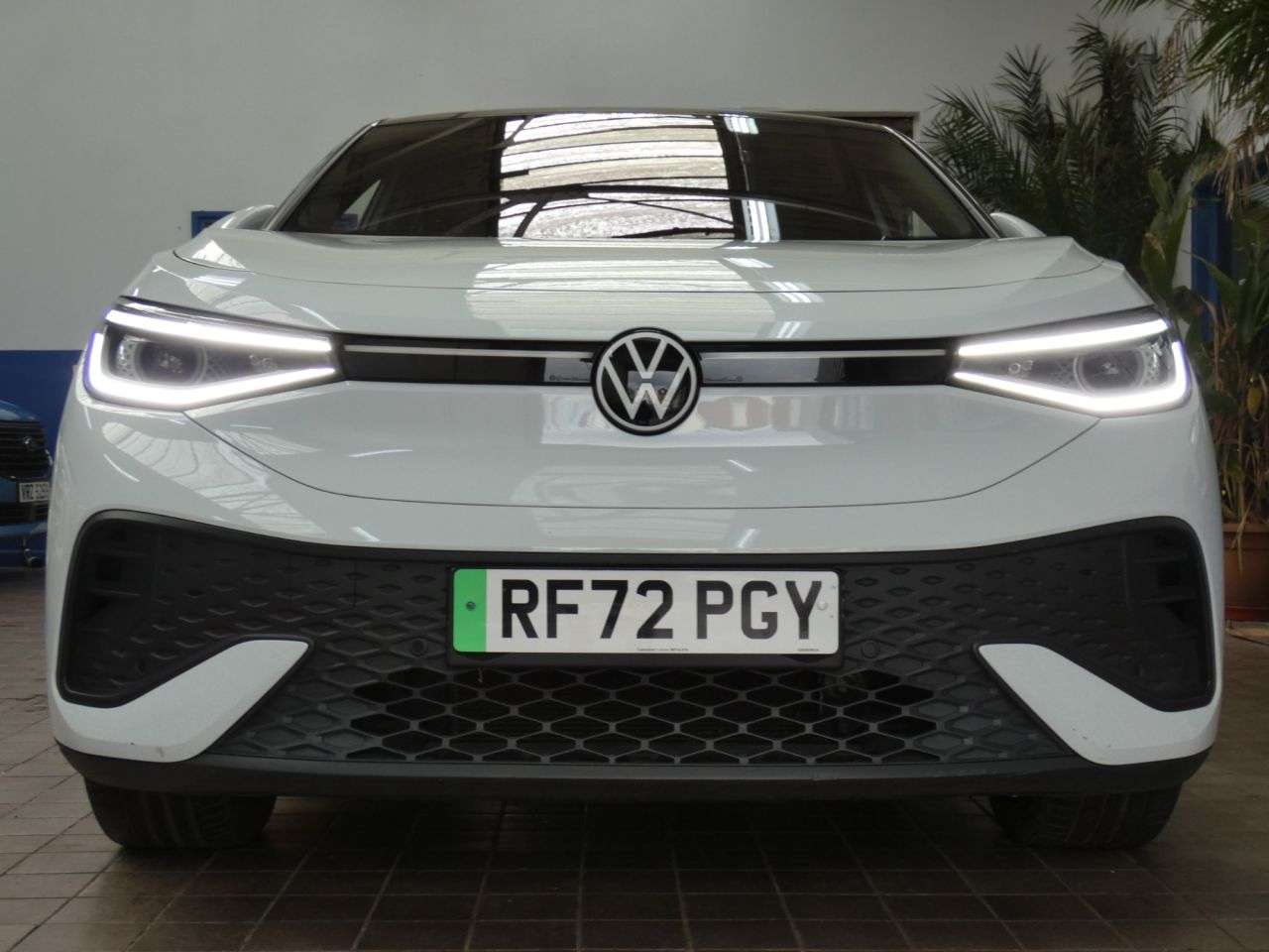 A 2022 VOLKSWAGEN ID.5 Pro 77kWh Style SUV 5dr Electric Auto (174 ps) 1 OWNER SERVICE HISTORY WARR A 2022 VOLKSWAGEN ID.5 Pro 77kWh Style SUV 5dr Electric Auto (174 ps) 1 OWNER SERVICE HISTORY WARR