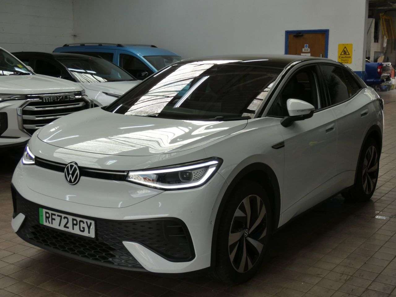 A 2022 VOLKSWAGEN ID.5 Pro 77kWh Style SUV 5dr Electric Auto (174 ps) 1 OWNER SERVICE HISTORY WARR A 2022 VOLKSWAGEN ID.5 Pro 77kWh Style SUV 5dr Electric Auto (174 ps) 1 OWNER SERVICE HISTORY WARR