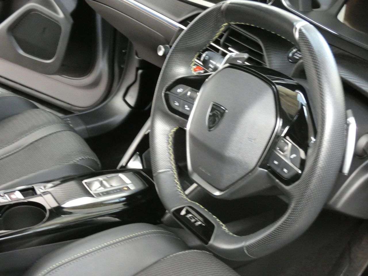 2023 PEUGEOT 2008 2023 PEUGEOT 2008