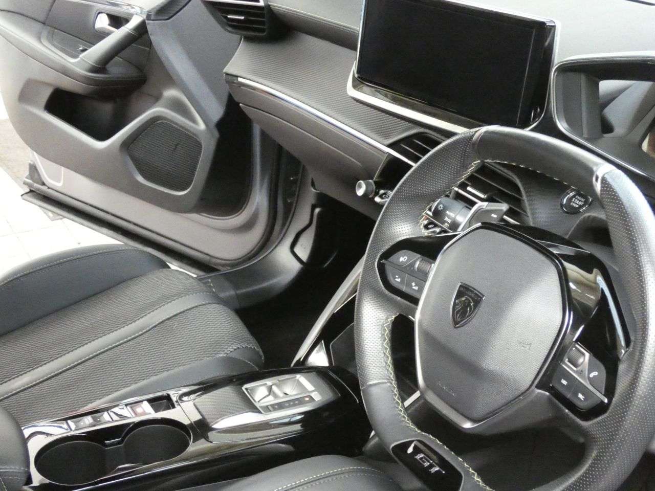 2023 PEUGEOT 2008 2023 PEUGEOT 2008