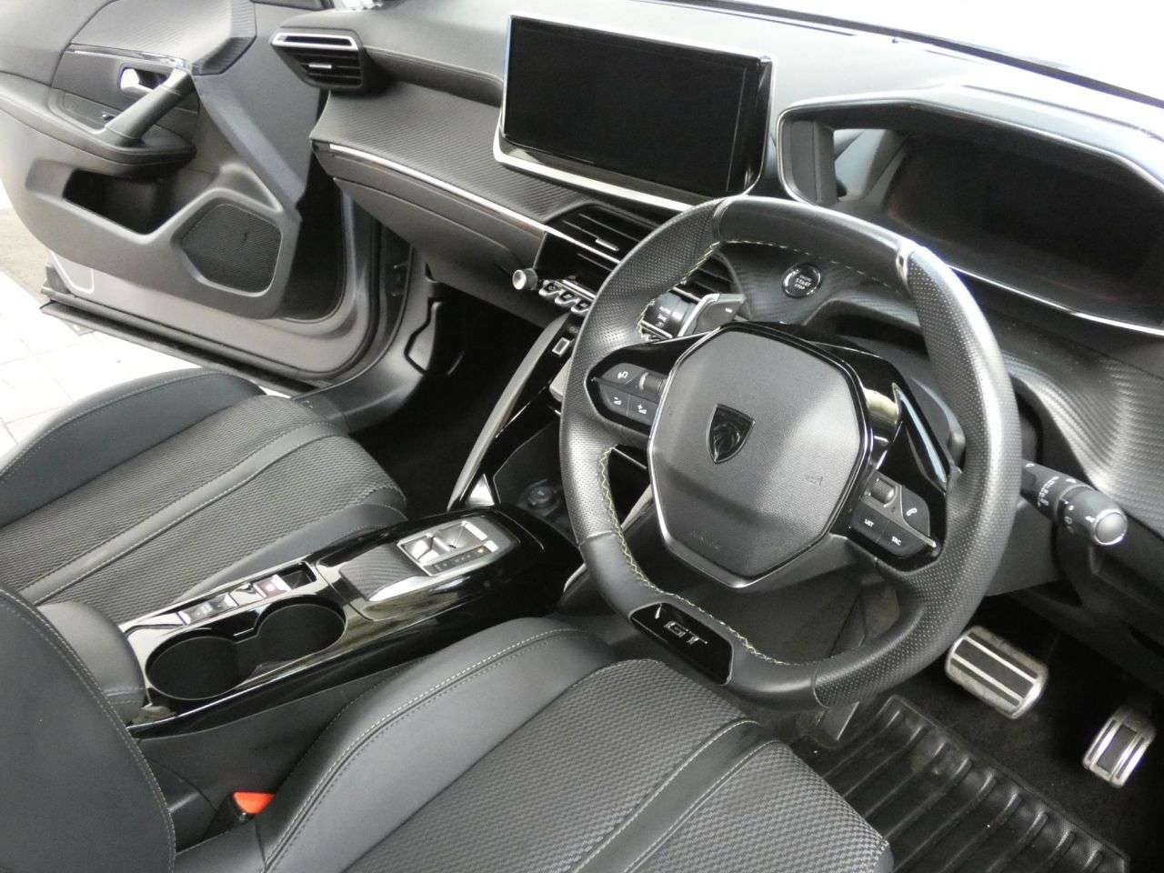 2023 PEUGEOT 2008 2023 PEUGEOT 2008