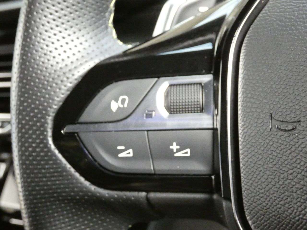 2023 PEUGEOT 2008 2023 PEUGEOT 2008
