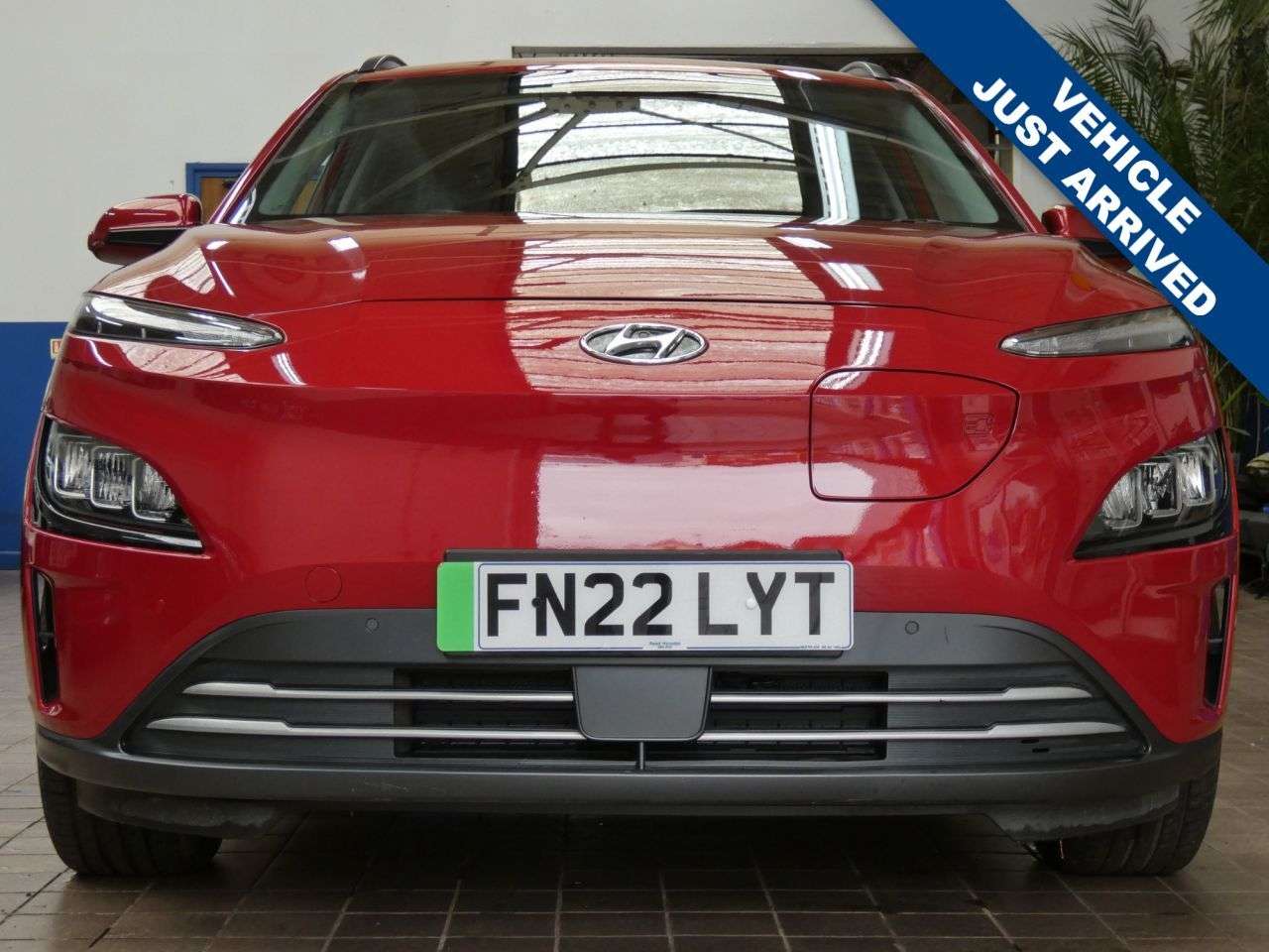A 2022 HYUNDAI KONA 64kWh Premium SUV 5dr Electric Auto (10.5kW Charger) (204 ps) 1 OWNER EXCEL A 2022 HYUNDAI KONA 64kWh Premium SUV 5dr Electric Auto (10.5kW Charger) (204 ps) 1 OWNER EXCEL