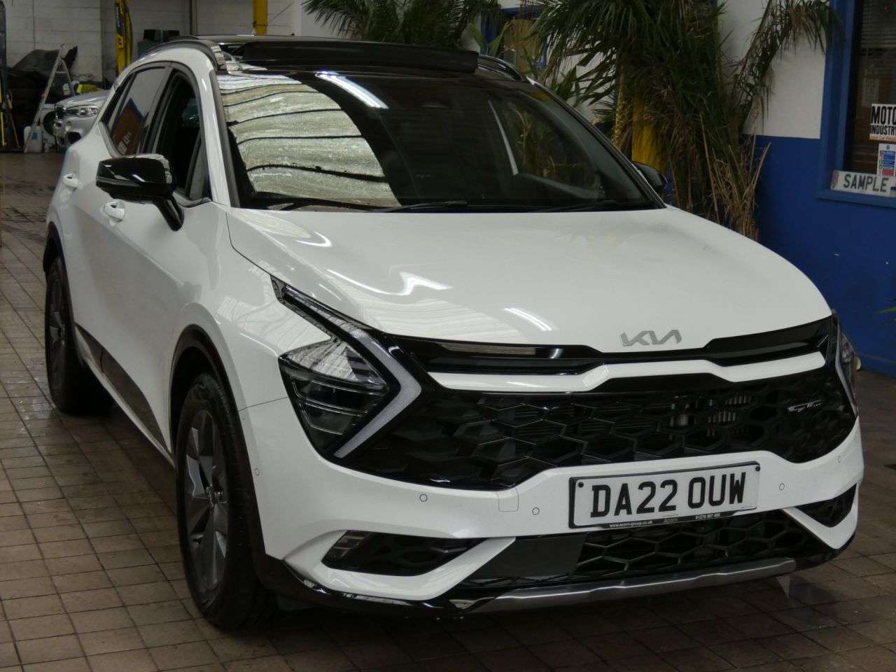 A 2022 KIA SPORTAGE 1.6 h T-GDi GT-Line S SUV 5dr Petrol Hybrid Auto Euro 6 (s/s) (226 bhp) 1 O A 2022 KIA SPORTAGE 1.6 h T-GDi GT-Line S SUV 5dr Petrol Hybrid Auto Euro 6 (s/s) (226 bhp) 1 O