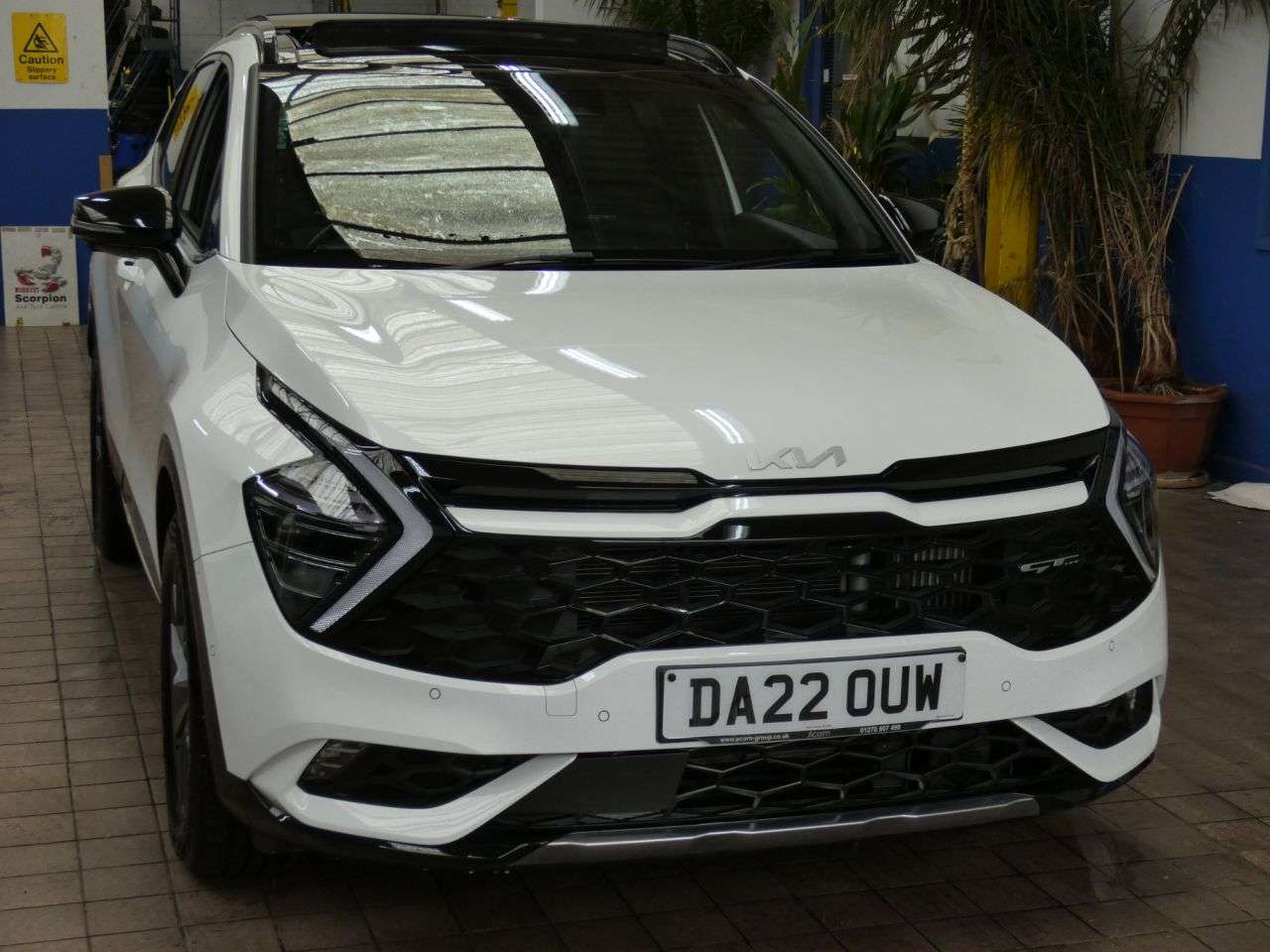 A 2022 KIA SPORTAGE 1.6 h T-GDi GT-Line S SUV 5dr Petrol Hybrid Auto Euro 6 (s/s) (226 bhp) 1 O A 2022 KIA SPORTAGE 1.6 h T-GDi GT-Line S SUV 5dr Petrol Hybrid Auto Euro 6 (s/s) (226 bhp) 1 O