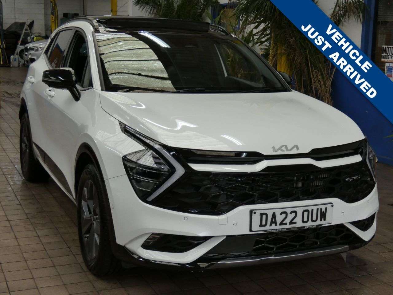 A 2022 KIA SPORTAGE 1.6 h T-GDi GT-Line S SUV 5dr Petrol Hybrid Auto Euro 6 (s/s) (226 bhp) 1 O A 2022 KIA SPORTAGE 1.6 h T-GDi GT-Line S SUV 5dr Petrol Hybrid Auto Euro 6 (s/s) (226 bhp) 1 O
