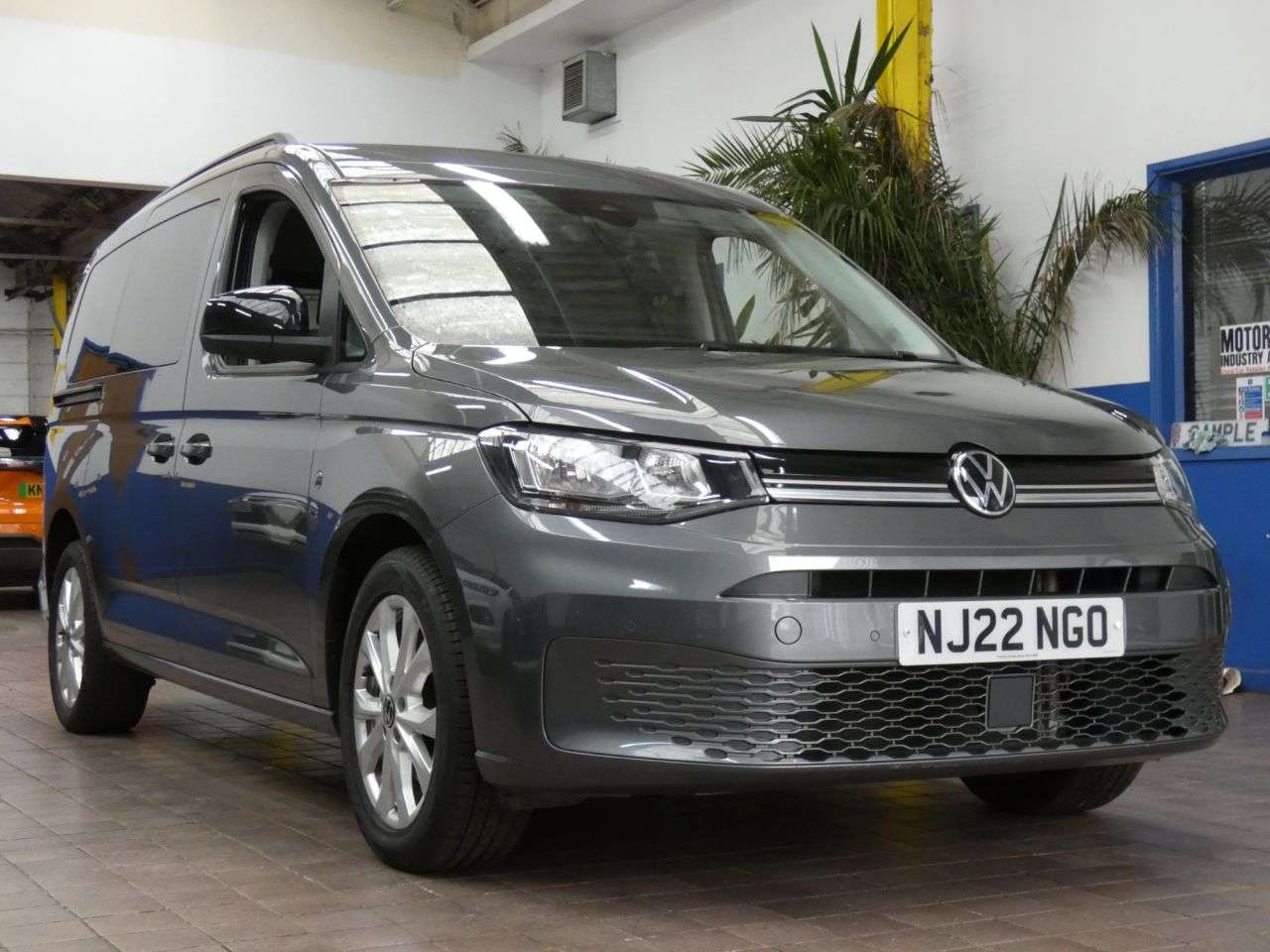 A 2022 VOLKSWAGEN CADDY MAXI 2.0 TDI Life MPV 5dr Diesel Manual Euro 6 (s/s) (102 ps) 1 OWNER SERVICE HI A 2022 VOLKSWAGEN CADDY MAXI 2.0 TDI Life MPV 5dr Diesel Manual Euro 6 (s/s) (102 ps) 1 OWNER SERVICE HI