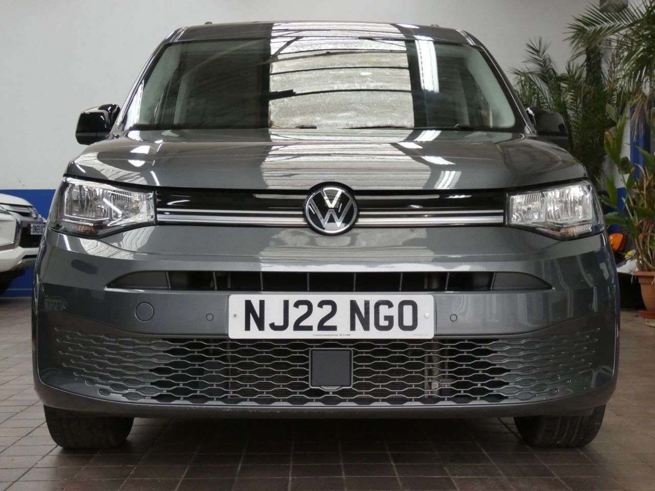 A 2022 VOLKSWAGEN CADDY MAXI 2.0 TDI Life MPV 5dr Diesel Manual Euro 6 (s/s) (102 ps) 1 OWNER SERVICE HI A 2022 VOLKSWAGEN CADDY MAXI 2.0 TDI Life MPV 5dr Diesel Manual Euro 6 (s/s) (102 ps) 1 OWNER SERVICE HI