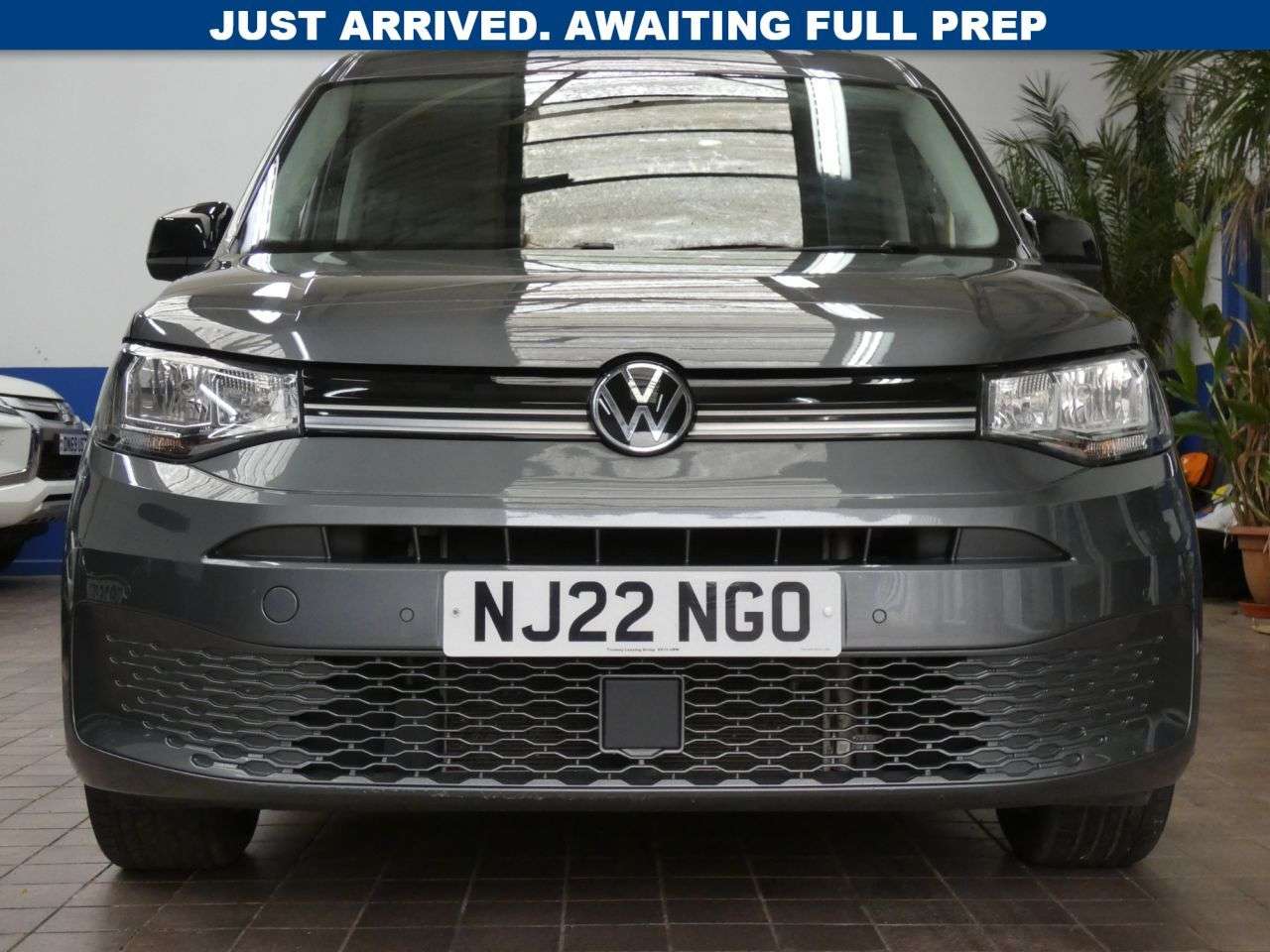 A 2022 VOLKSWAGEN CADDY MAXI 2.0 TDI Life MPV 5dr Diesel Manual Euro 6 (s/s) (102 ps) 1 OWNER SERVICE HI A 2022 VOLKSWAGEN CADDY MAXI 2.0 TDI Life MPV 5dr Diesel Manual Euro 6 (s/s) (102 ps) 1 OWNER SERVICE HI